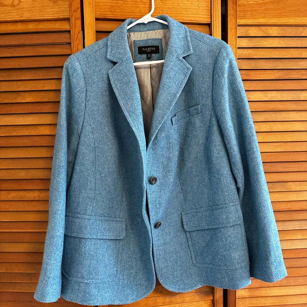 Talbots blue tweed blazer. 16W. Great, stylish piece!